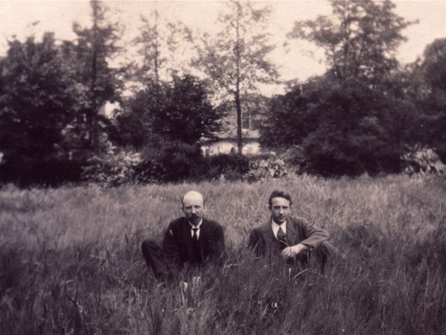 Voordat zij hun firma startten gingen ze eerst ervaren hoe het was om aan de grond te zitten. Verstandig!